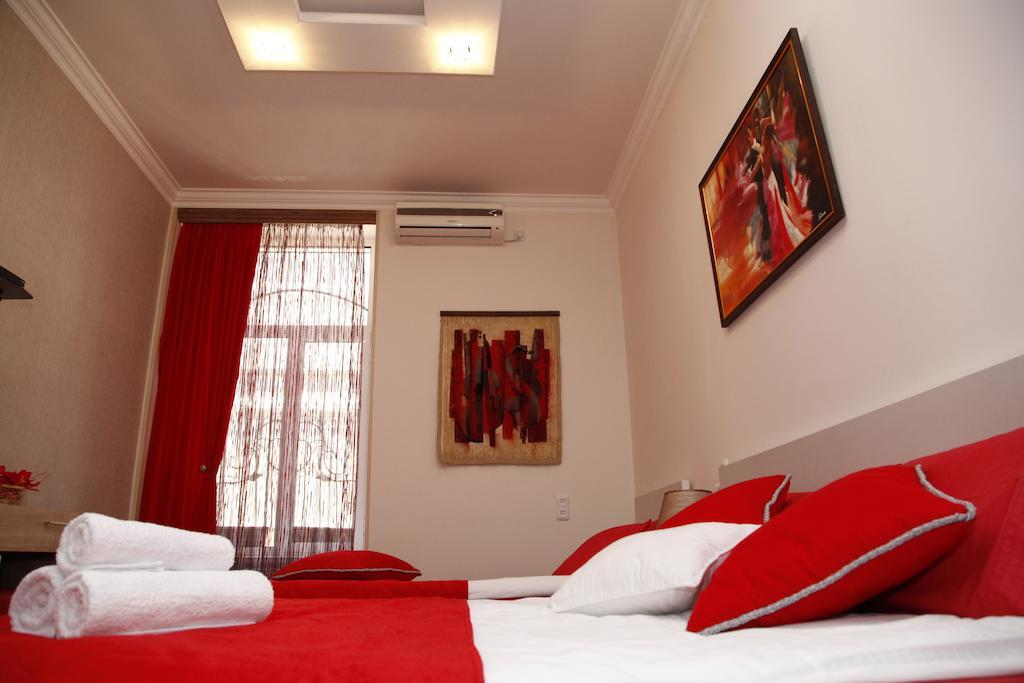 Azoyan Guest House Yerevan Exterior photo