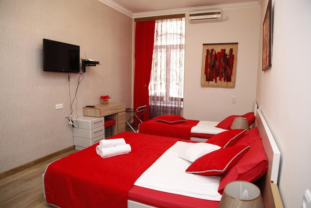 Azoyan Guest House Yerevan Room photo
